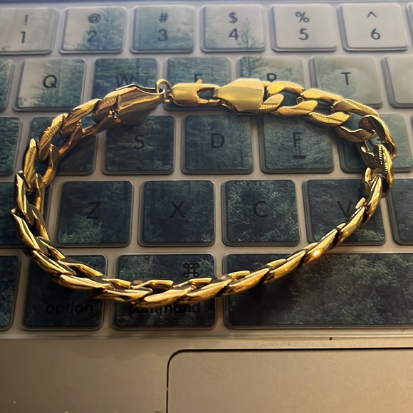 18K gold Cuban link bracelet, worn twice, made with safe metals and gold - Picture 5 of 5